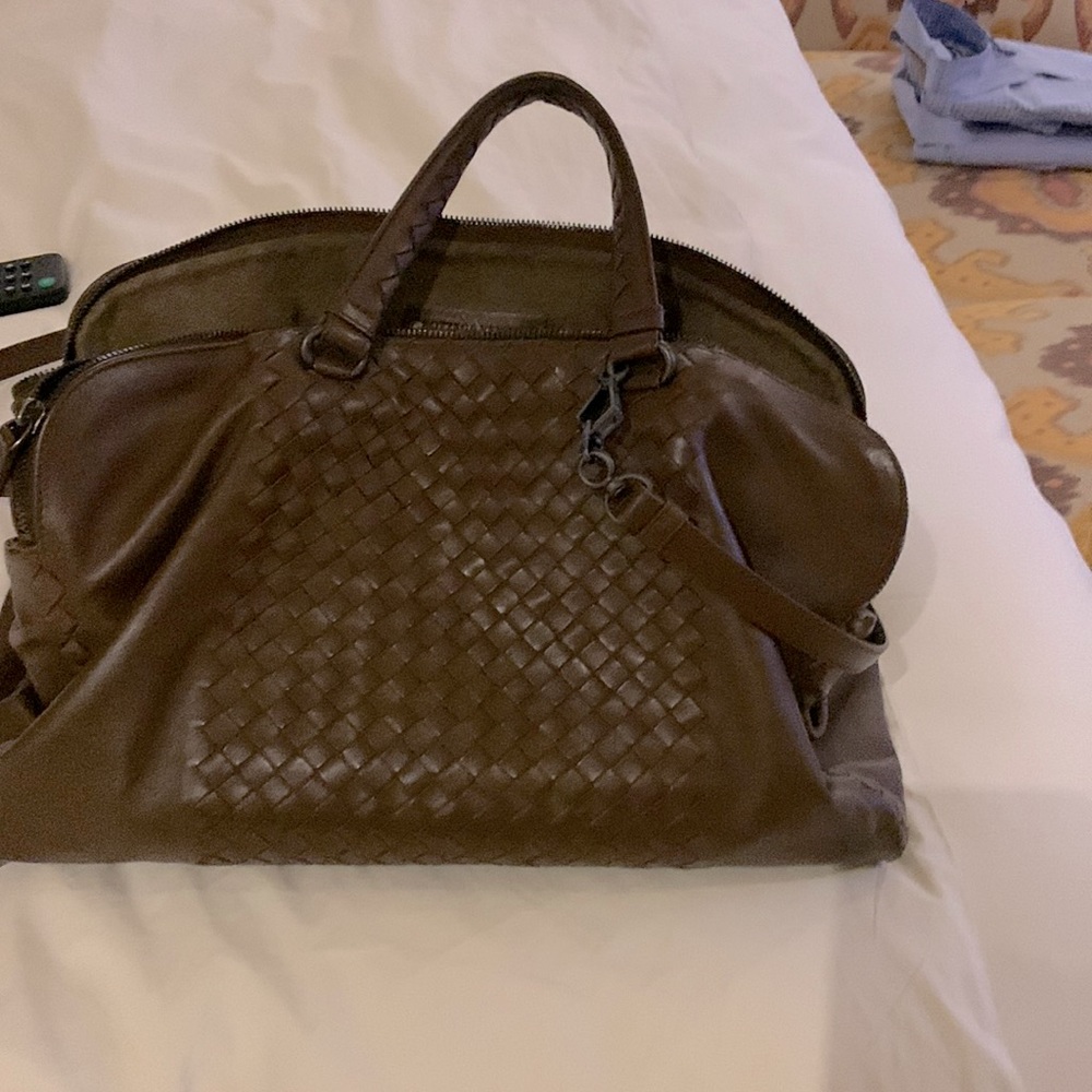 satchel in excellent condition with two inside pockets and cross body strap